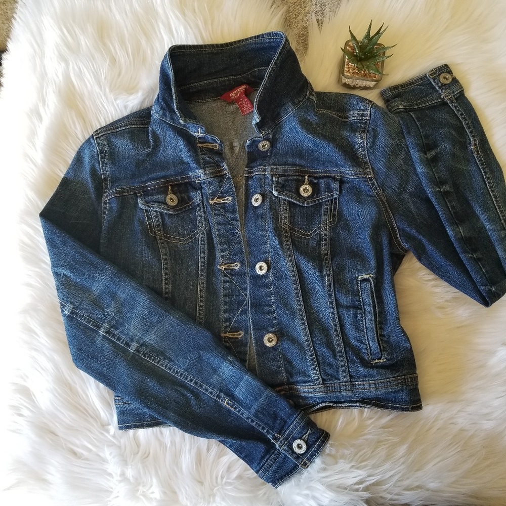 🛍 ARIZONA JEANS Cropped Jean Jacket